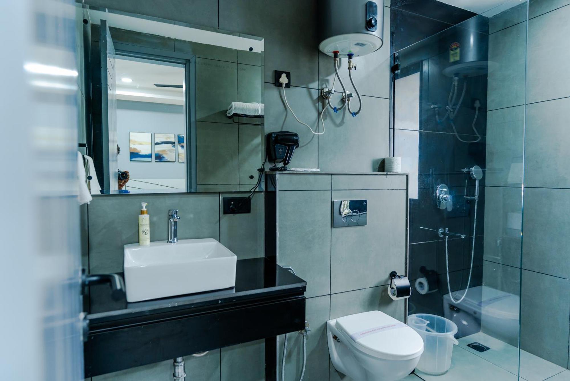 Bedchambers Luxury Apartment Near Golf Course Road Gurgáon Exteriér fotografie