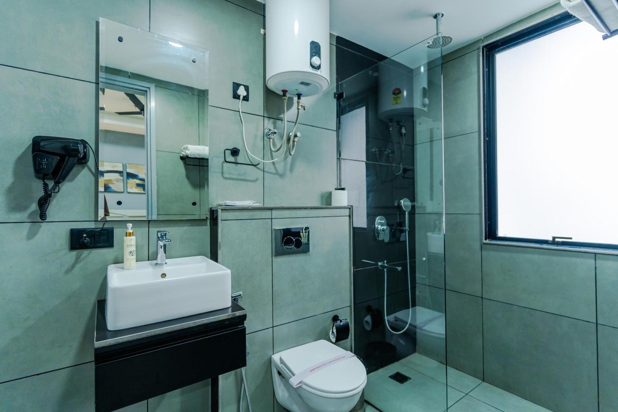 Bedchambers Luxury Apartment Near Golf Course Road Gurgáon Exteriér fotografie